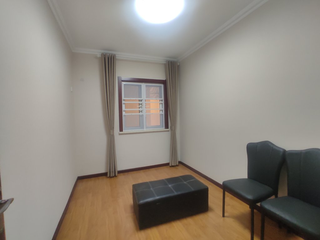 满庭春.精装供暖三房.中间楼层.证件满二.看房方便