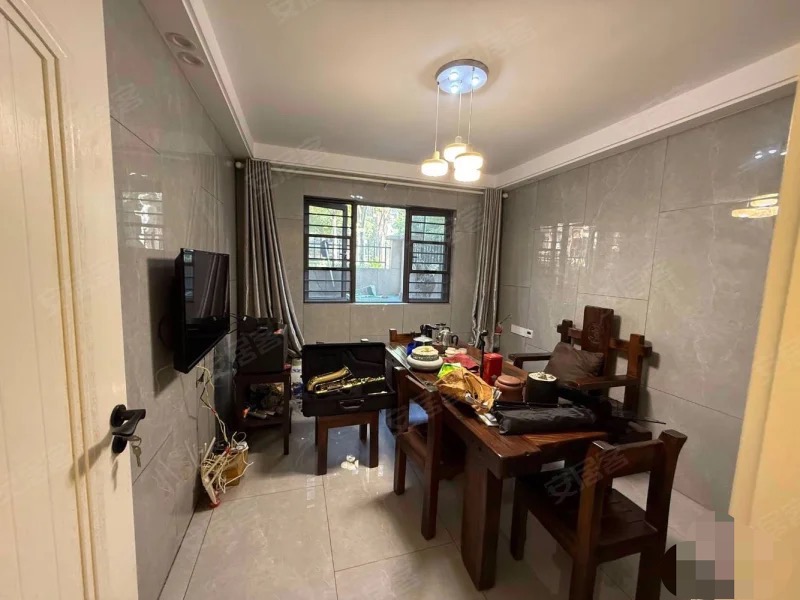 急售，城西，绿地香格里拉复式，豪装四房，带阳光房花园和车位，南北通透，单价不到4800，满两年