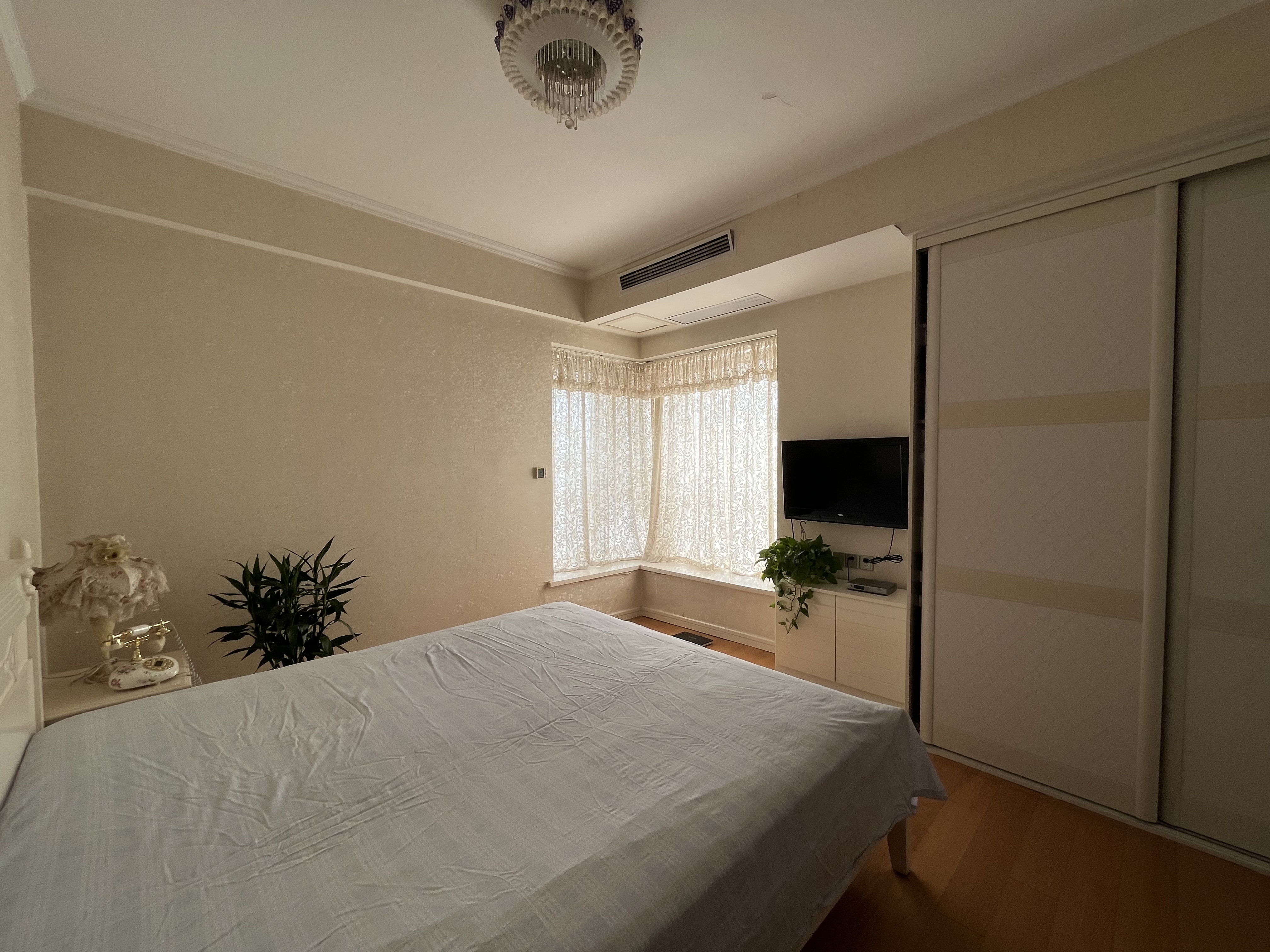 亿美国际公馆全新装修好楼层房东急售