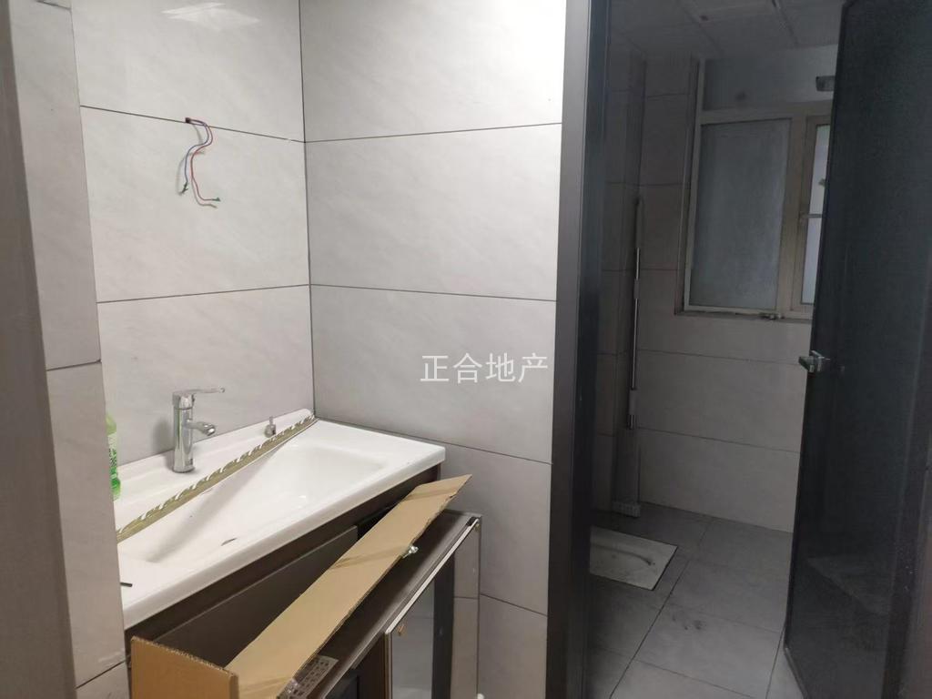 降价了，捡漏，城南，沔阳清华园，精装三房，电梯好楼层16楼，证满二，全新