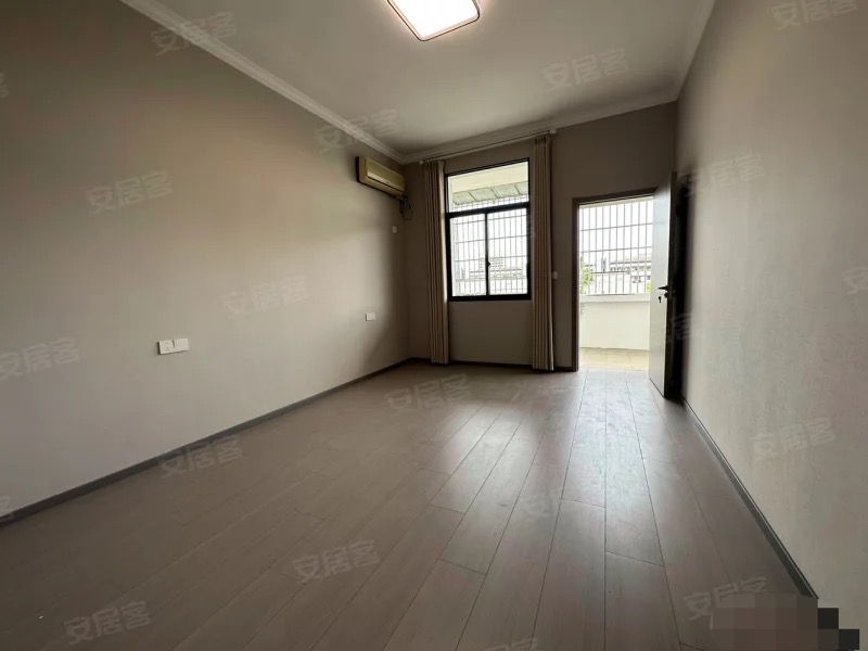 368，仙桃中学旁，复式楼，加装电梯小高层，好楼层，老证，大院子好停车，单价3300+，