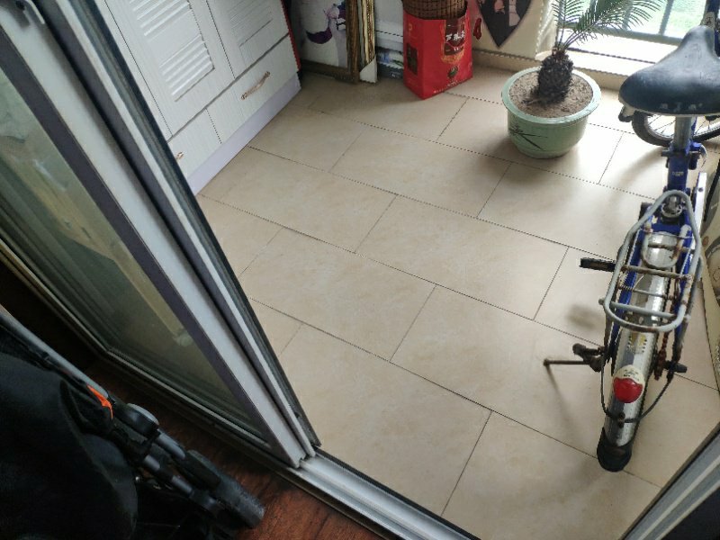 水云间精装修三房，南北通透采光好，紧邻江滩公园