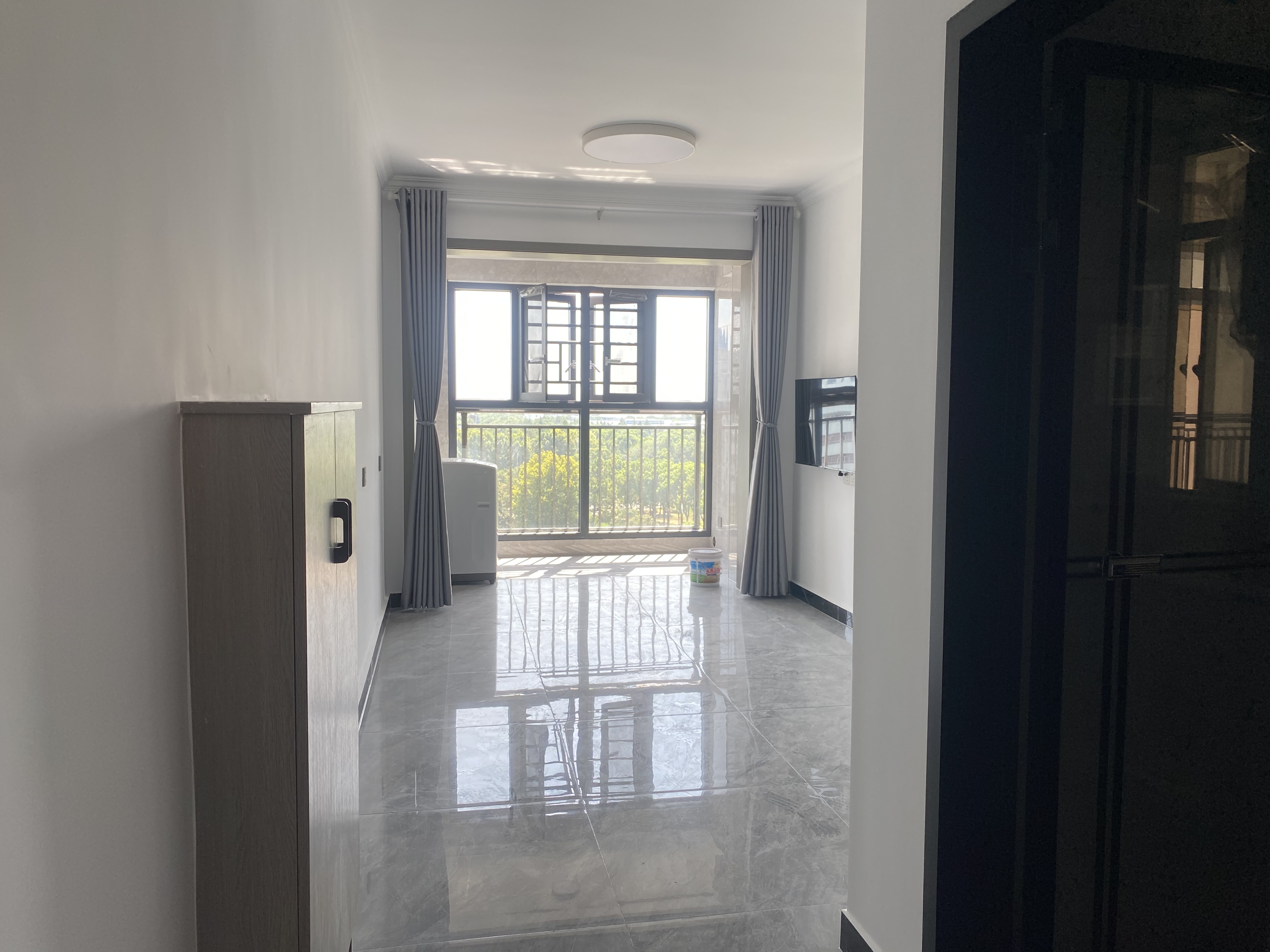 职院旁边的沔阳天泽园，全新精装两居室出租，一天未住，快点来看看吧