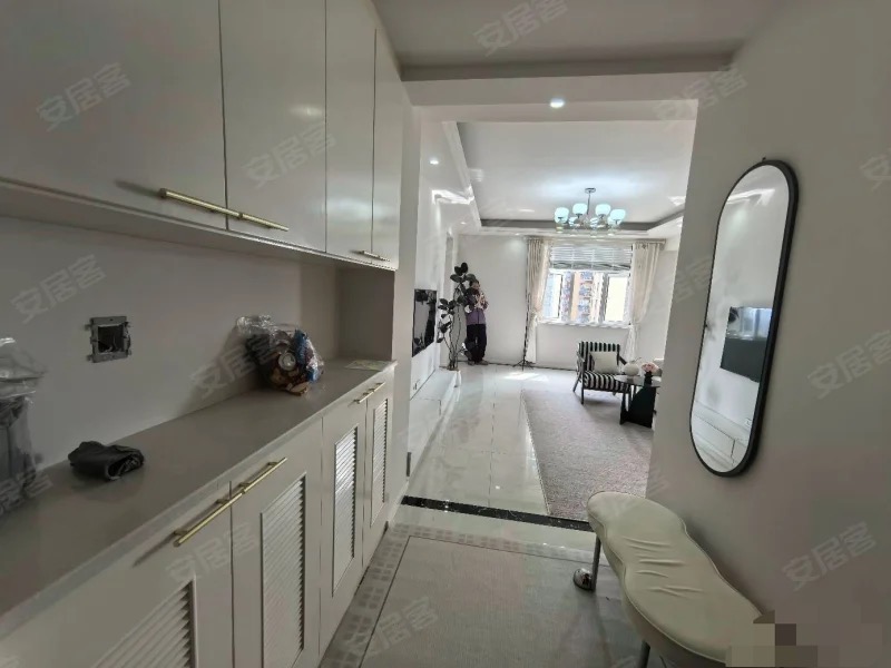 捡漏，城南，一中‬对面！翰墨苑，‮高小‬层，单价‬4800+，电梯好‬楼层12楼，精装‮三大‬房！满五