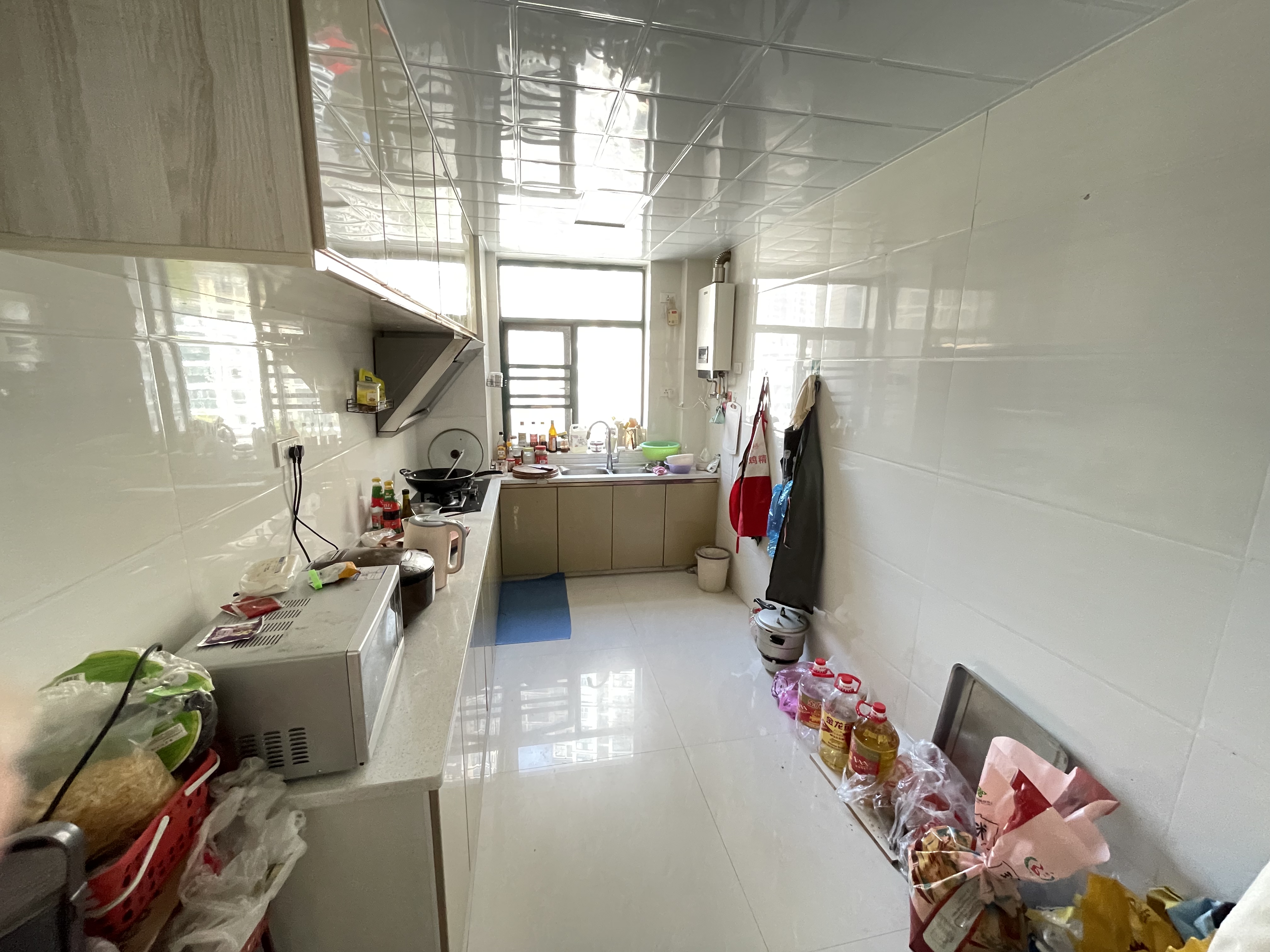 新城一号四房带装修老证双阳台大户型下楼就是操场