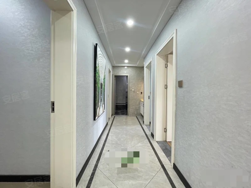 元泰B1，湖景大平层，精装4房，1梯1户，单价只要6000，好楼层，边户