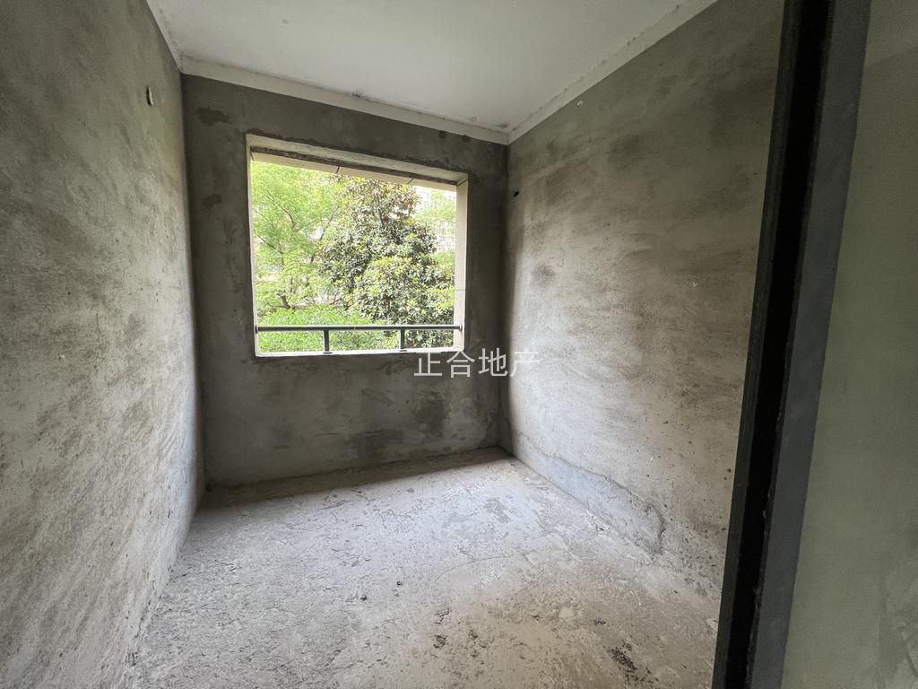 捡漏，城南，御台公馆，毛坯三房两卫，带大露台，满二，单价4660，