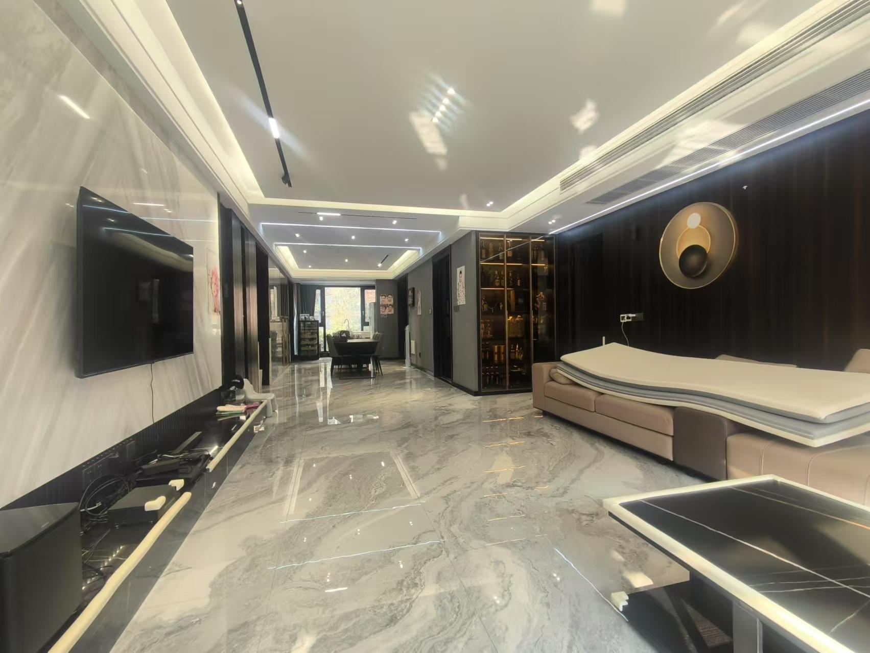 领秀城6室3厅 大平层 全新精装修，211平米 难得的大平层洋房诚意出售！