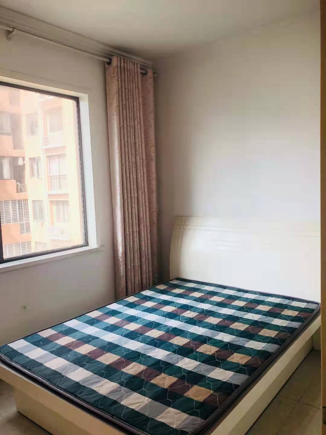 急卖金域城邦中间楼层东边户四房