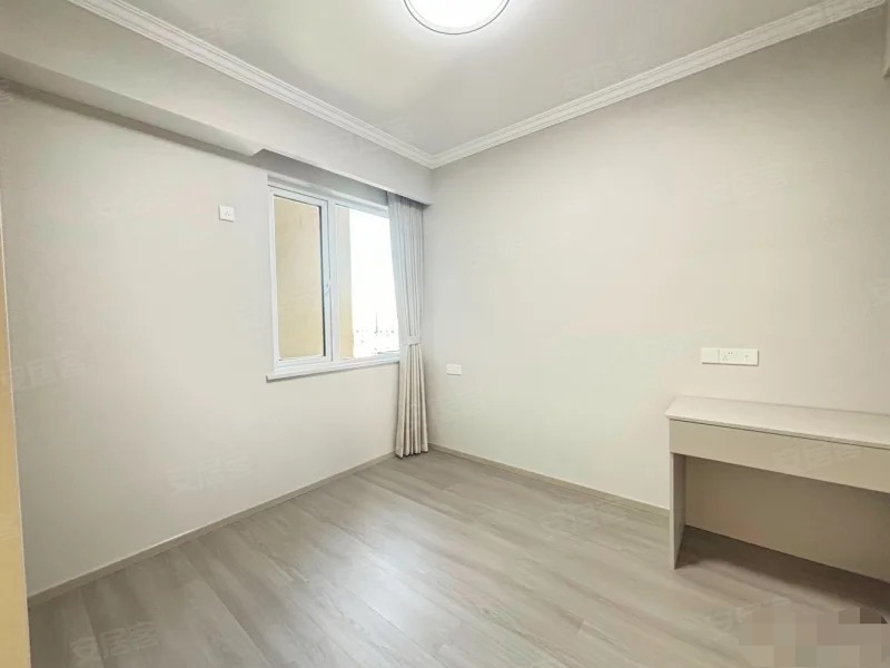 城南，南国明珠，精装三房，证满二，全新装修，中间好楼层，