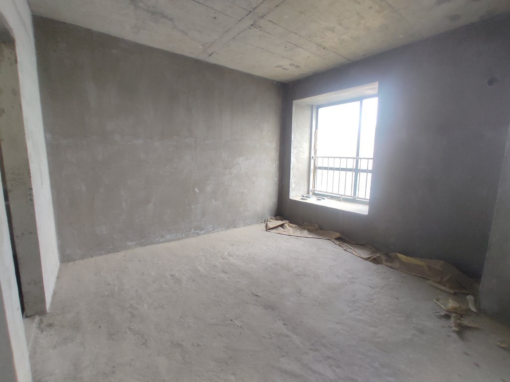 新城一号五期.毛坯三房送路户花园.三开间朝南.看房方便