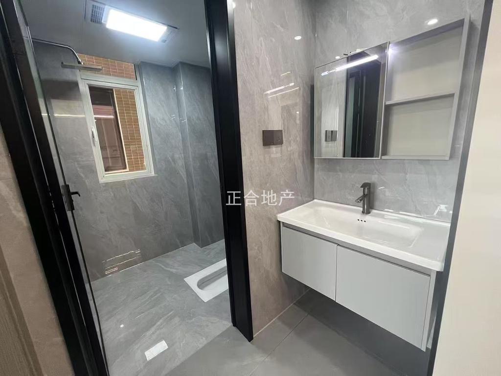 城南，沔阳天泽园，精装三房，边户，中间好楼层，诚心出售，证满二