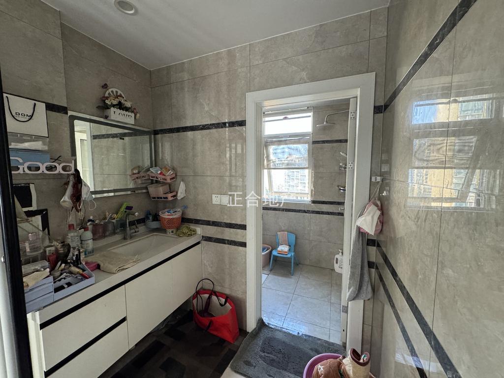 急售，豪装复式楼，中央华府，精装五房，送个阳光房，9成新，电梯小高层