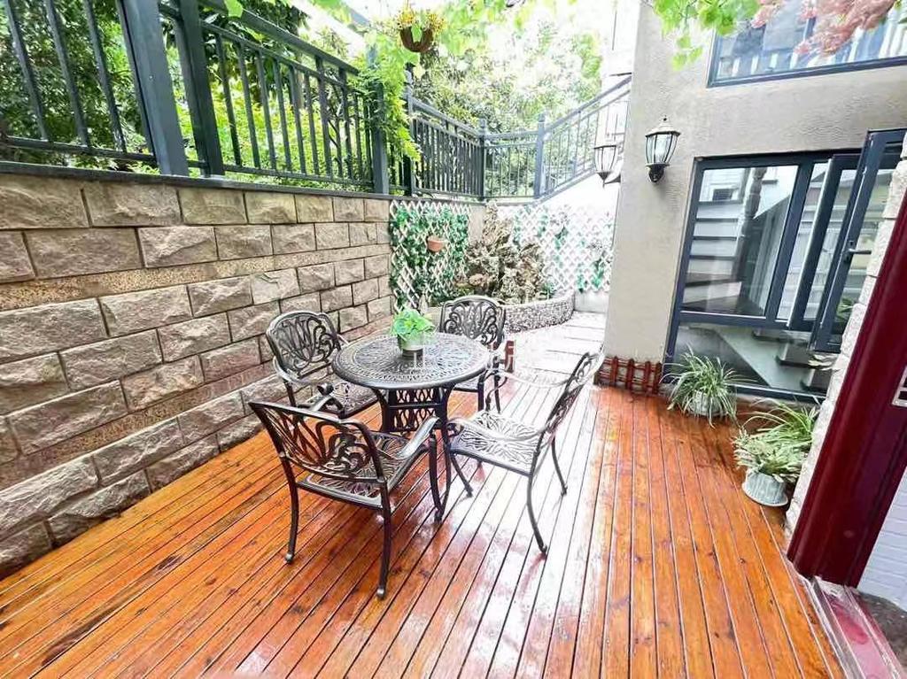 亏本出售，绿地华庭锦城，送40平入户花园，精装三房，证满二