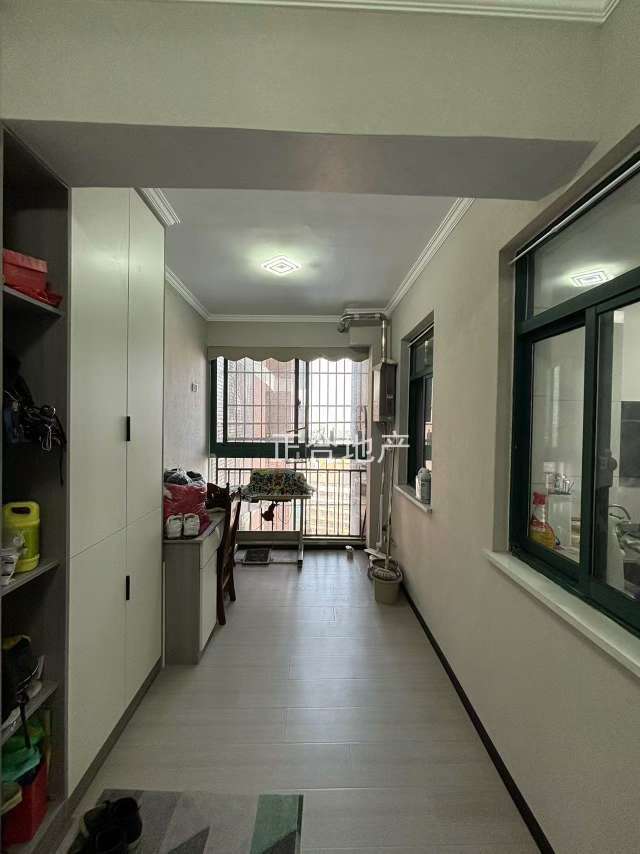 降价了降价了，城区好地段，时代广场，精装电梯3房，好楼层，9成新，拎包即住，