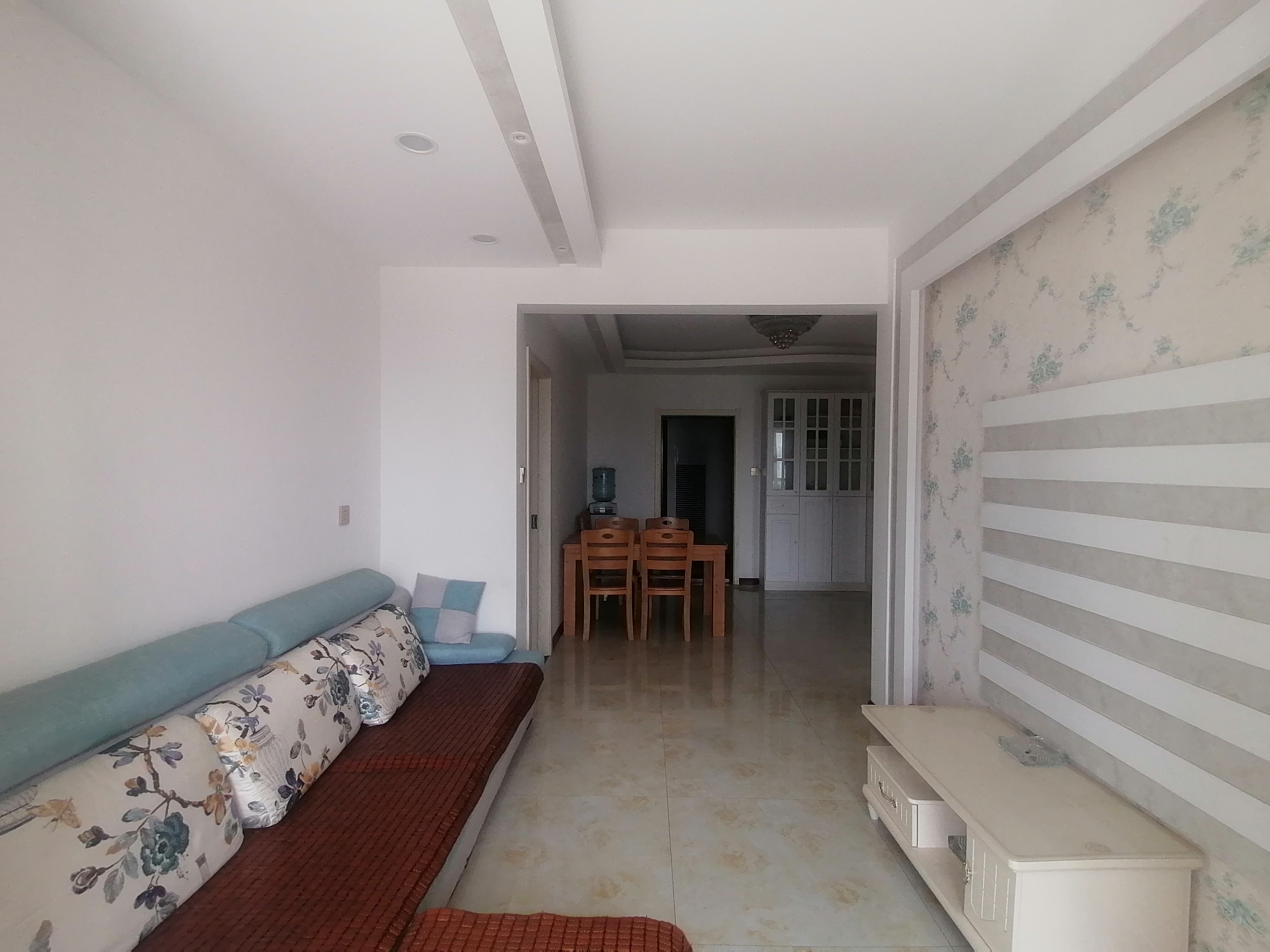 一中对面 翰墨苑 精装修 直接楼层 家具家电齐全 拎包入住 证满2年