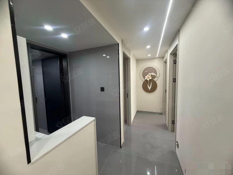 城南，沔街，御湖世家，全新精装三房两卫，湖景房，电梯7楼，老证