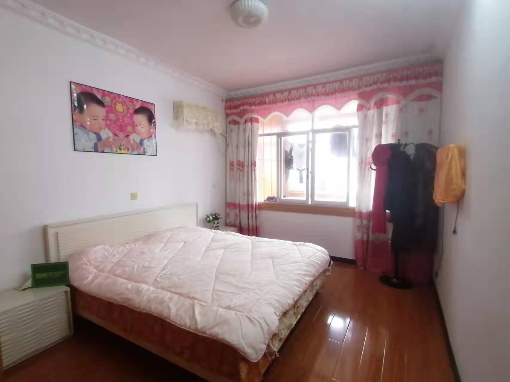 三中旁边 粮义宿色 精装修 步梯 好楼层 不动产证在手 看房方便