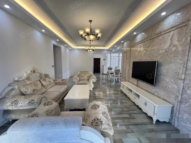 120，傲城，电梯洋房7楼，单价4400，精装四房，屋里收拾的一尘不染，品牌家私家电全送