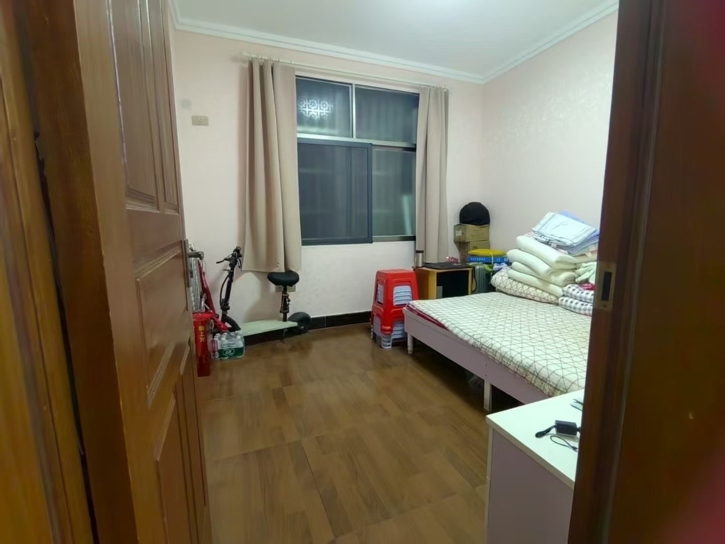 沙嘴菜场旁，步梯好楼层，精装大两房，总价23万，，证件满二