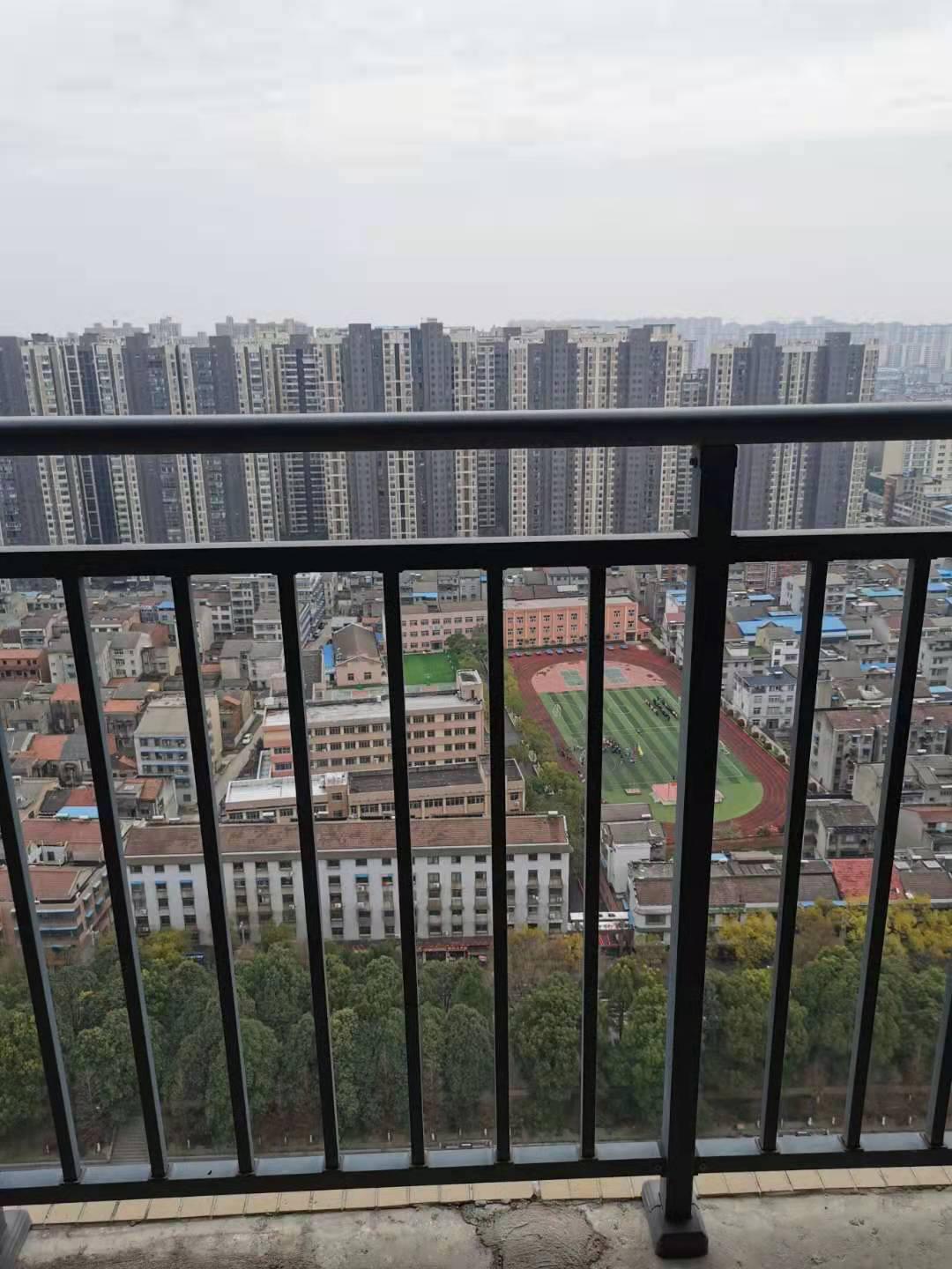 仙下河畔旁君临天下三室两厅两卫两阳台诚意出售！