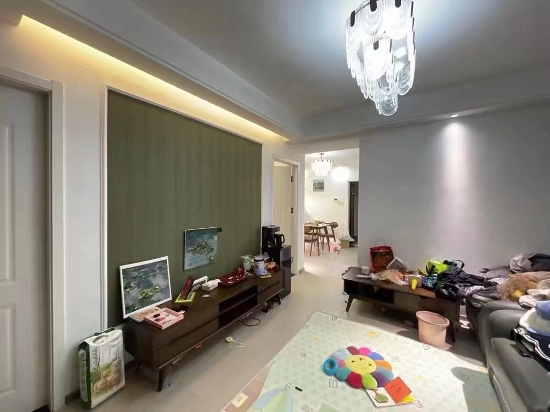 63，满庭春精装三房，成色9成新，证满二，家具家电全送