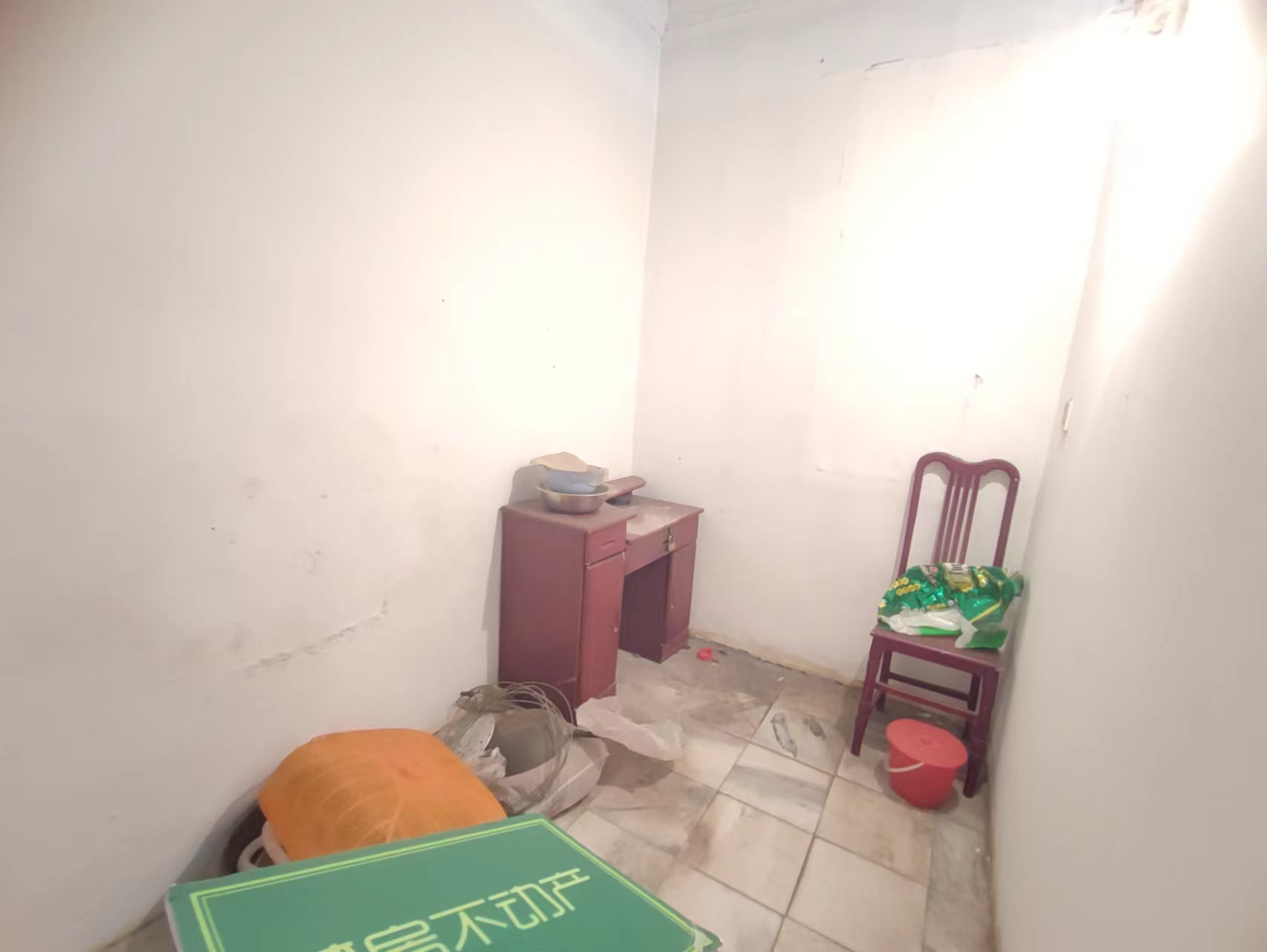 老八中竹货街步梯3楼证件齐全价格可谈急卖