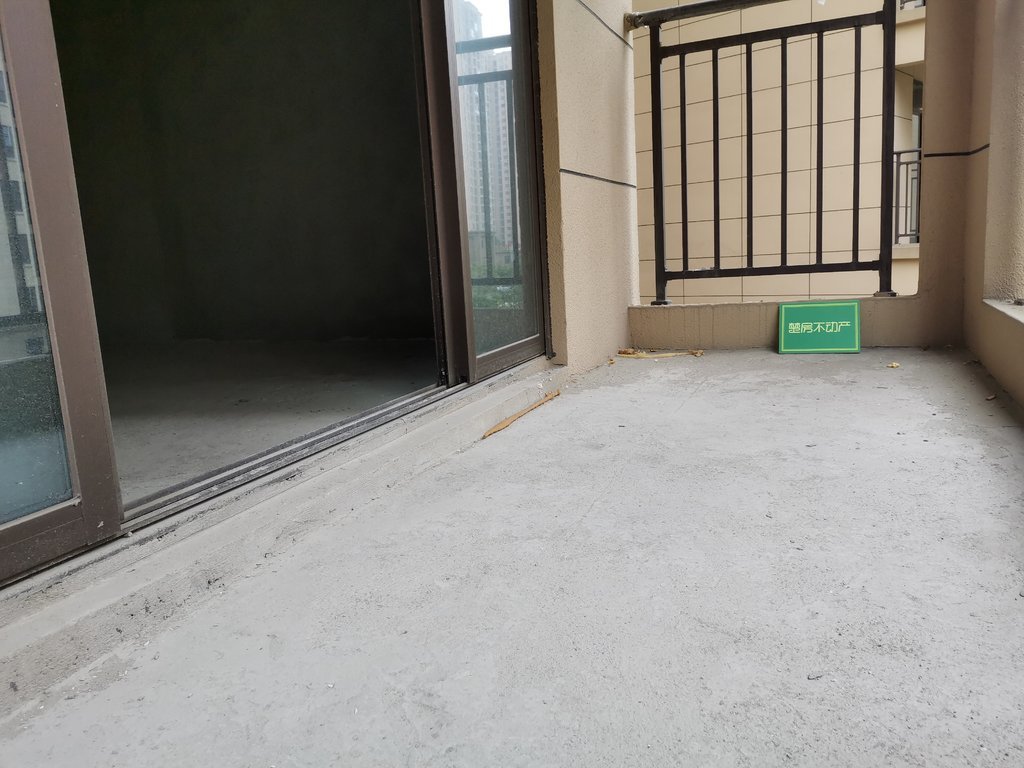 清华园清华园瞎卖了沔阳清华园，南北双阳台前面无遮挡！毛坯