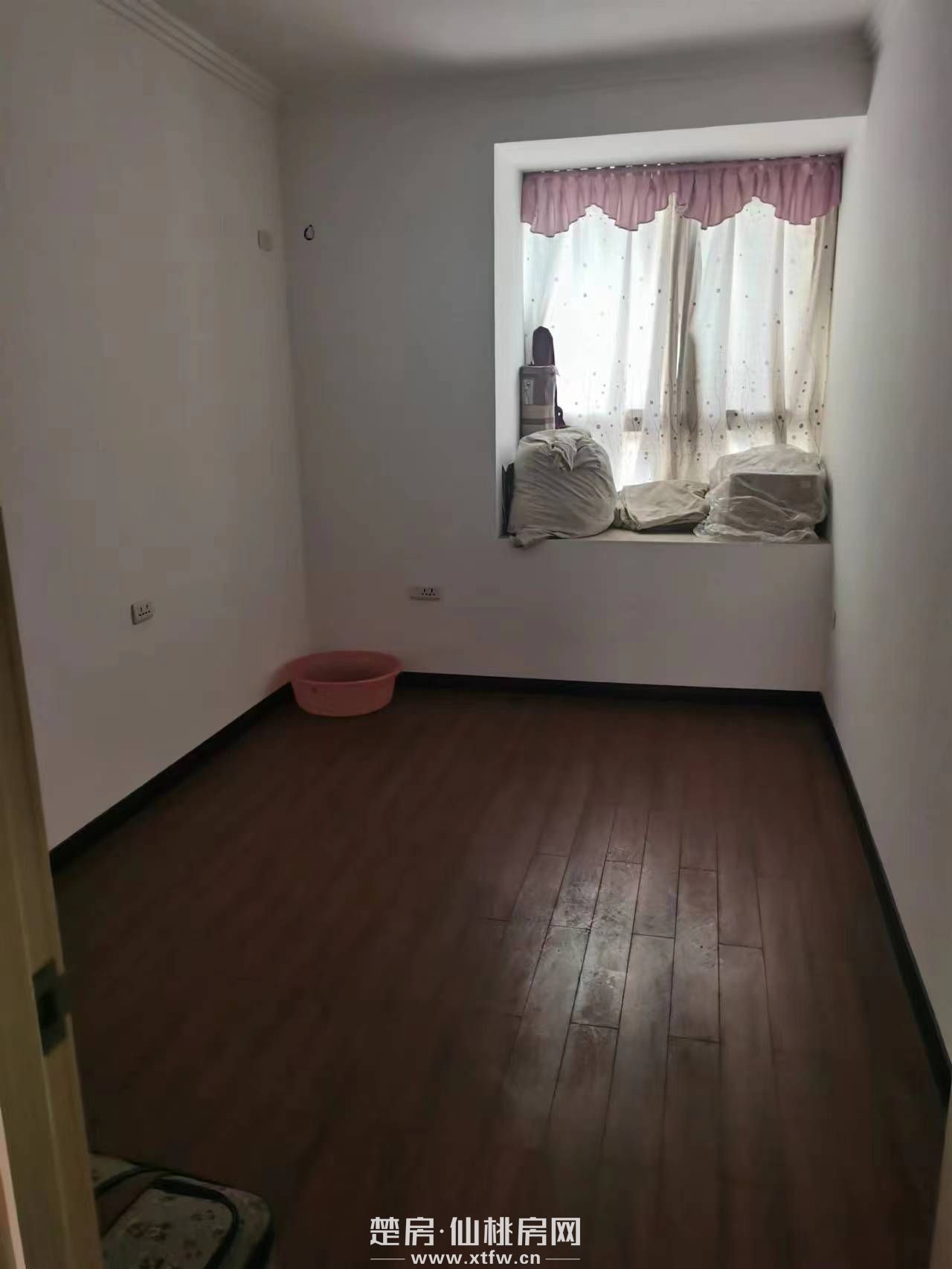 该房屋为二期，产权证齐全