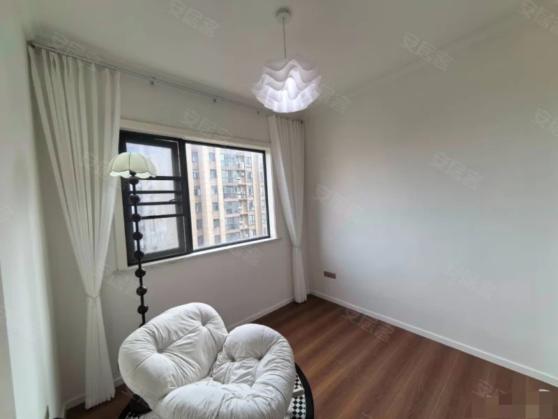 一中对面，翰林公馆精装四房，单价4900中间楼层，南北通透