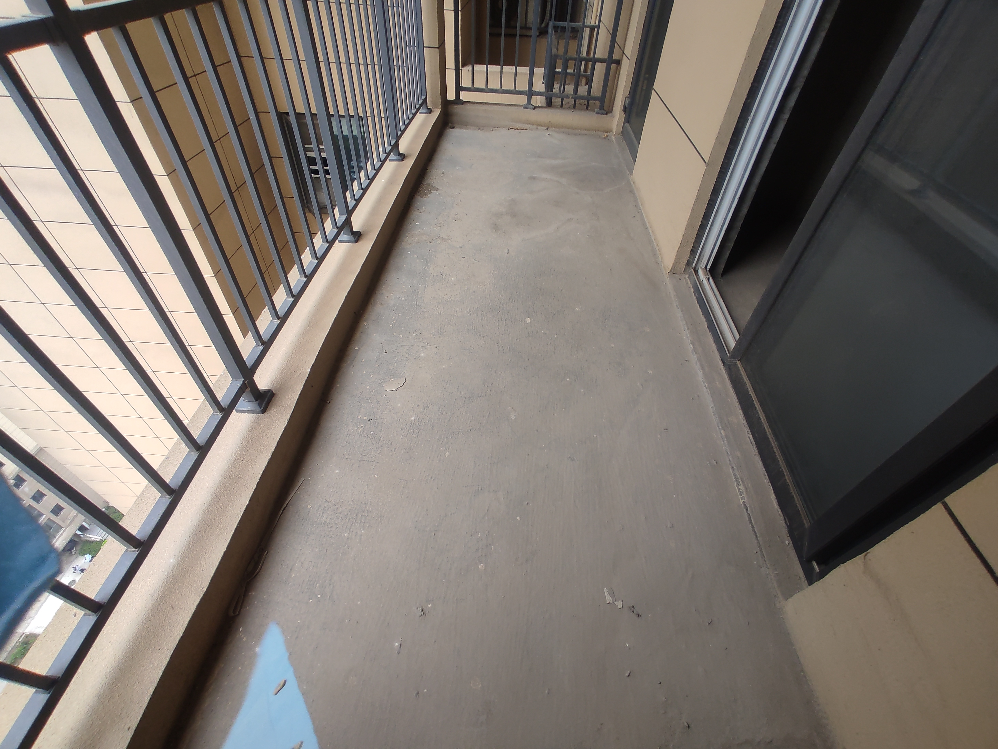 森林国际.毛坯大三房.南北双阳台.站阳台可看湖.看房方便