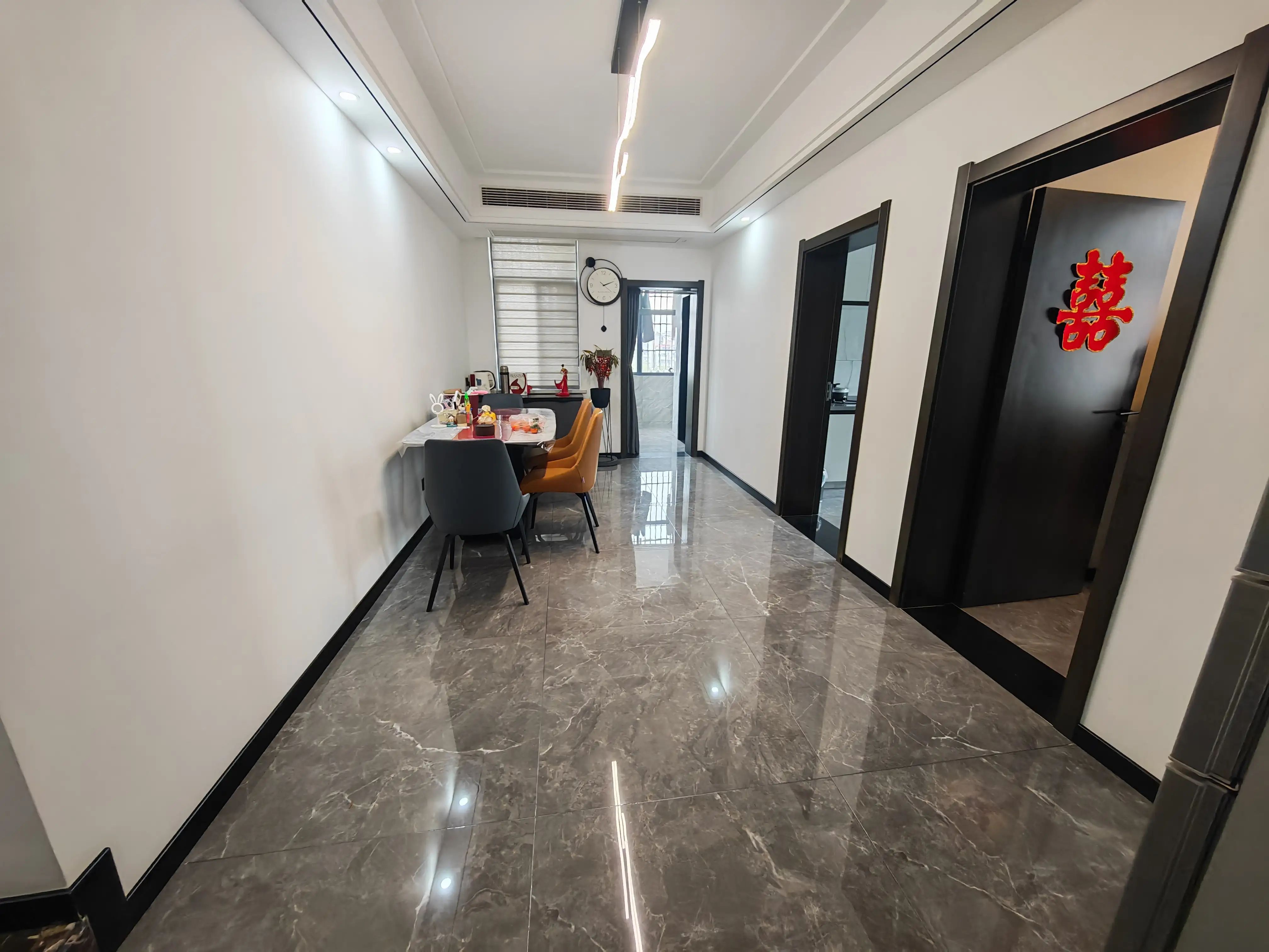 城南，北苑旁，电梯5楼，精装四房二卫，送大地下室，二个大露台