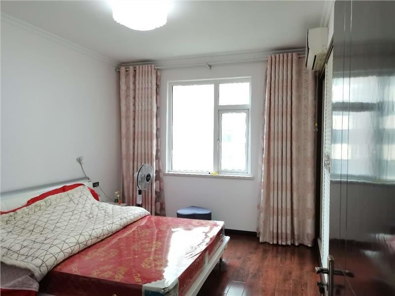 品质小区中央华府，精装三房，城西出售！95平，63万看房方便