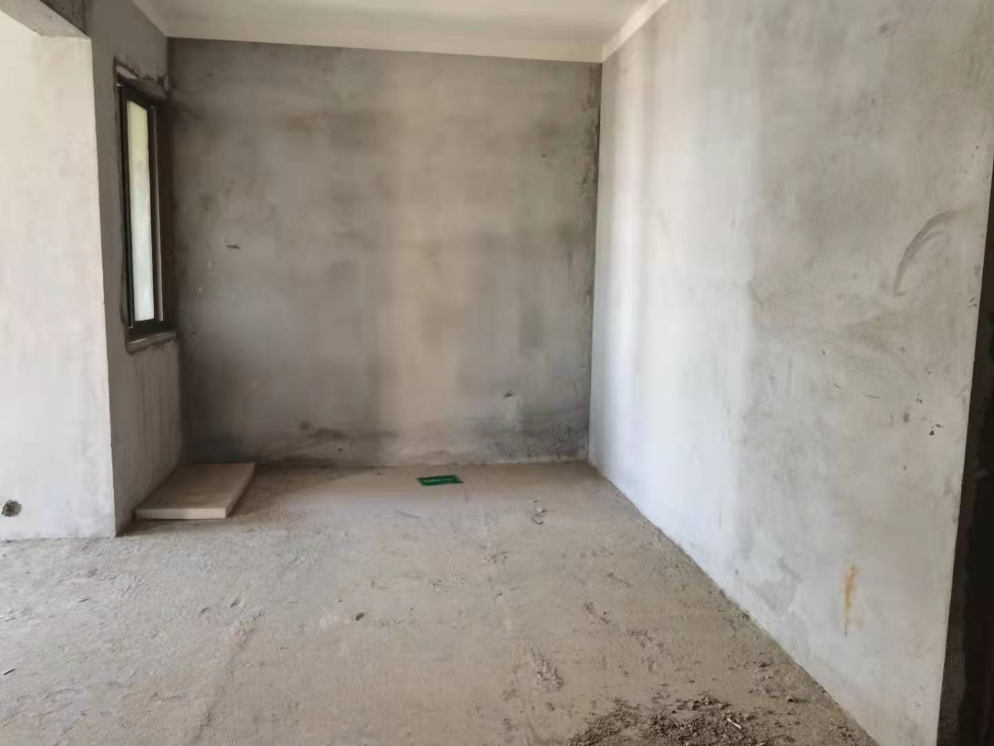 御台公馆毛坯三房.证件满二.看房方便房东诚意出售