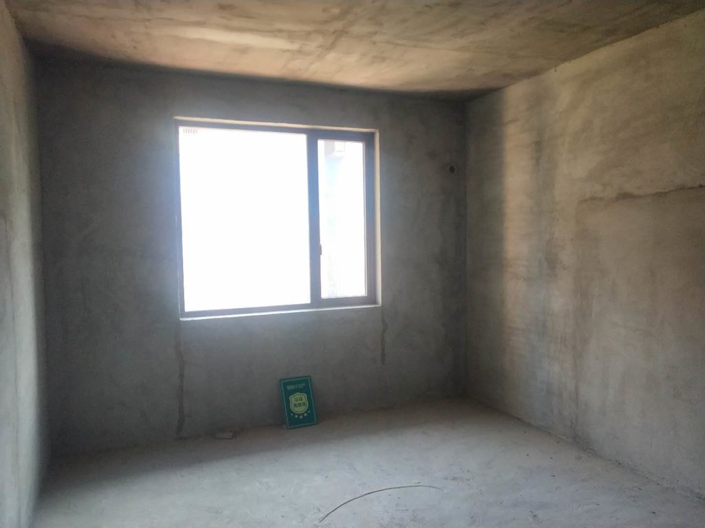 绿地香格里拉毛坯大两房中间楼层看房方便