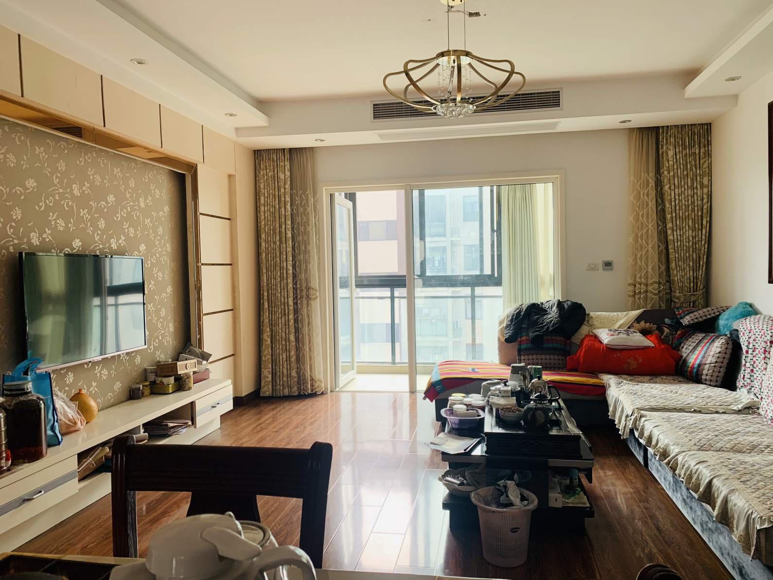 仙桃 旁，中央华府，精装四房，全屋保养好，电梯好楼层