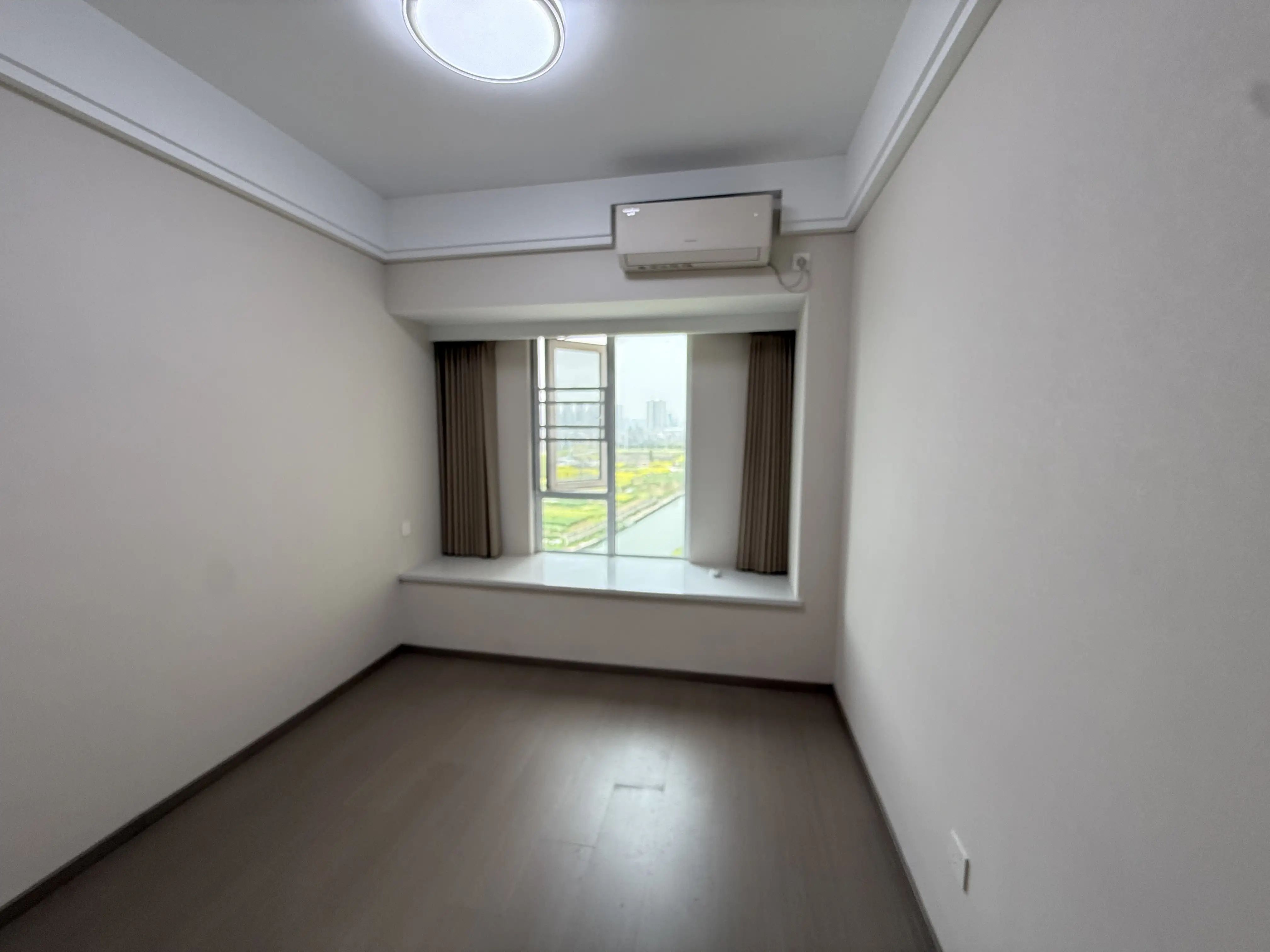 城南，仙桃碧桂园，精装4房2卫，单价5750业主自装，新装修，证满二