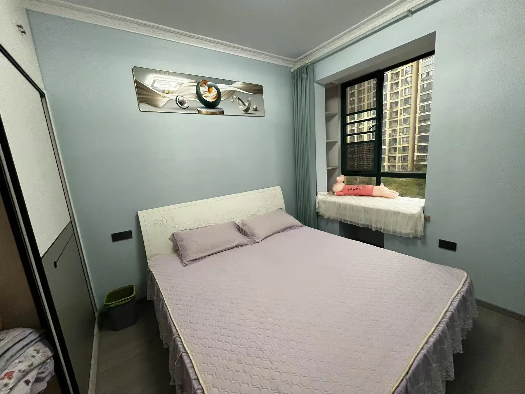 新城壹号3室2厅2卫全新精装修中间楼层65万优价出售！