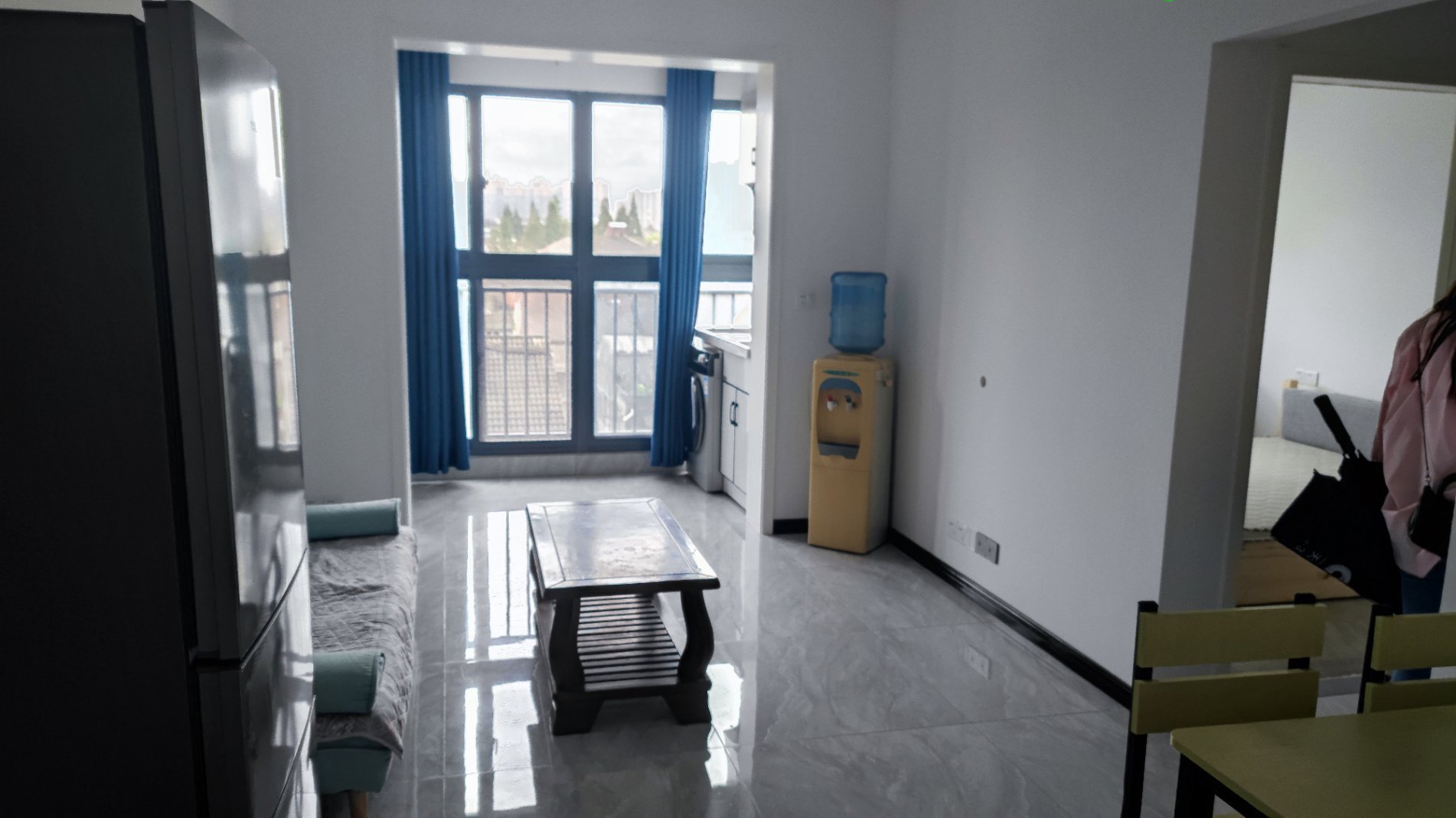 沔阳学府园2室2厅1卫 全新精装修 家具家电齐全 优价出租！