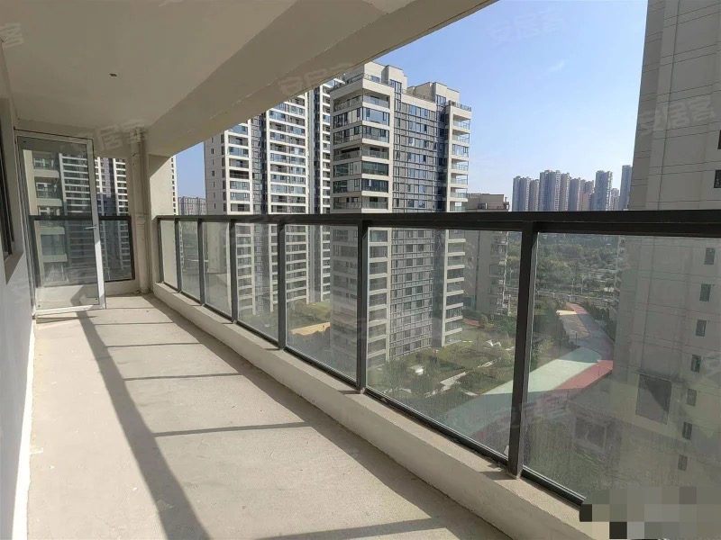 城南，蓝天花园，小高层，纯边户，好楼层12楼，带拐角大阳台，单价只要6400，一梯一户