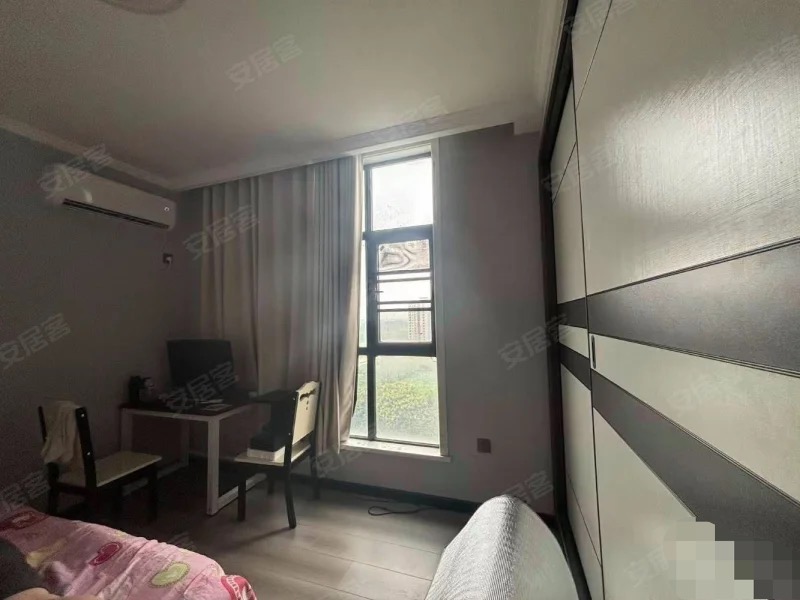 城南，吾悦对面，精装三房，好楼层10楼，成色新，单价4100，证满二