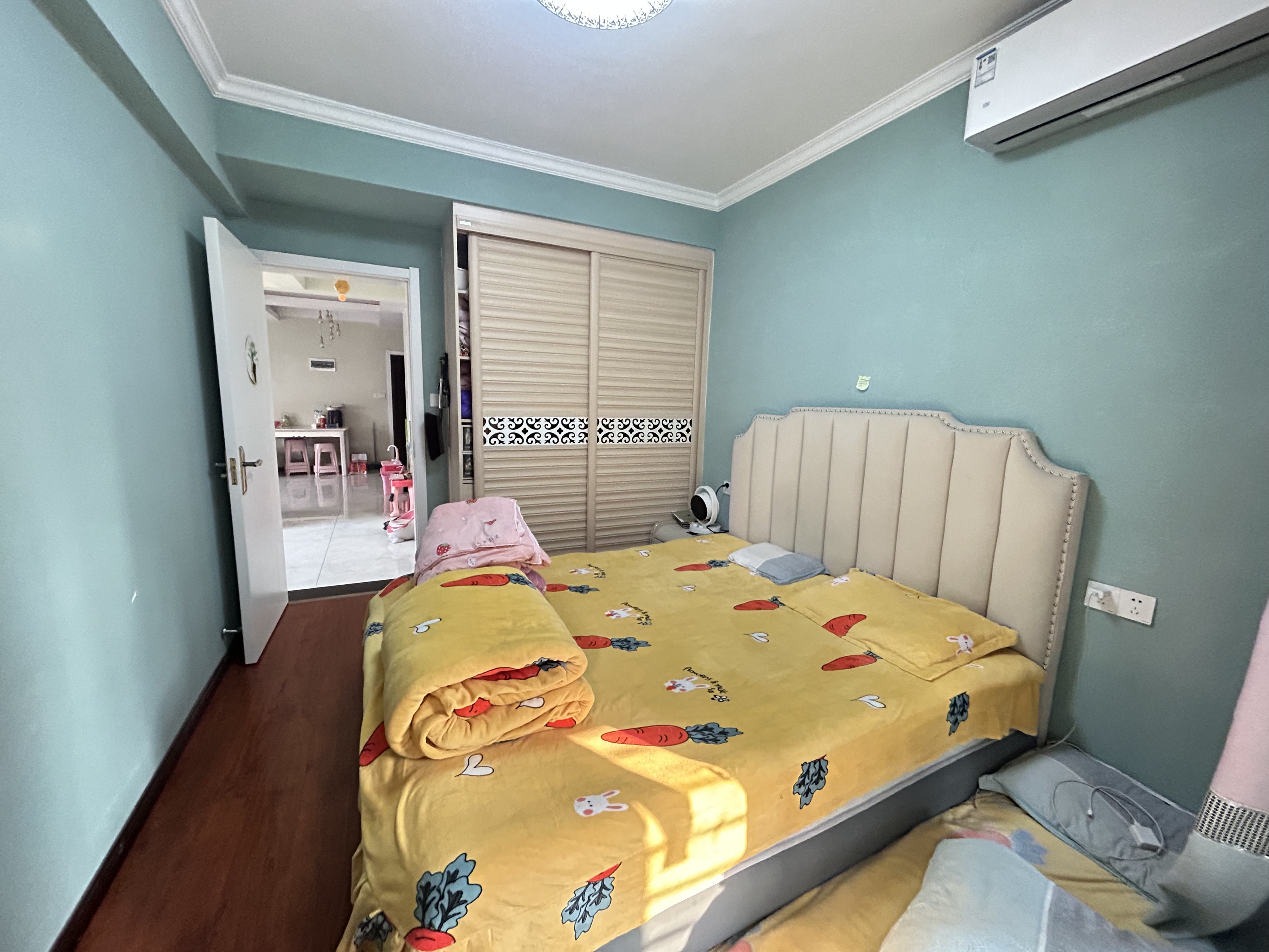 金域城邦，精装小三房，诚心出售，证在手，满二