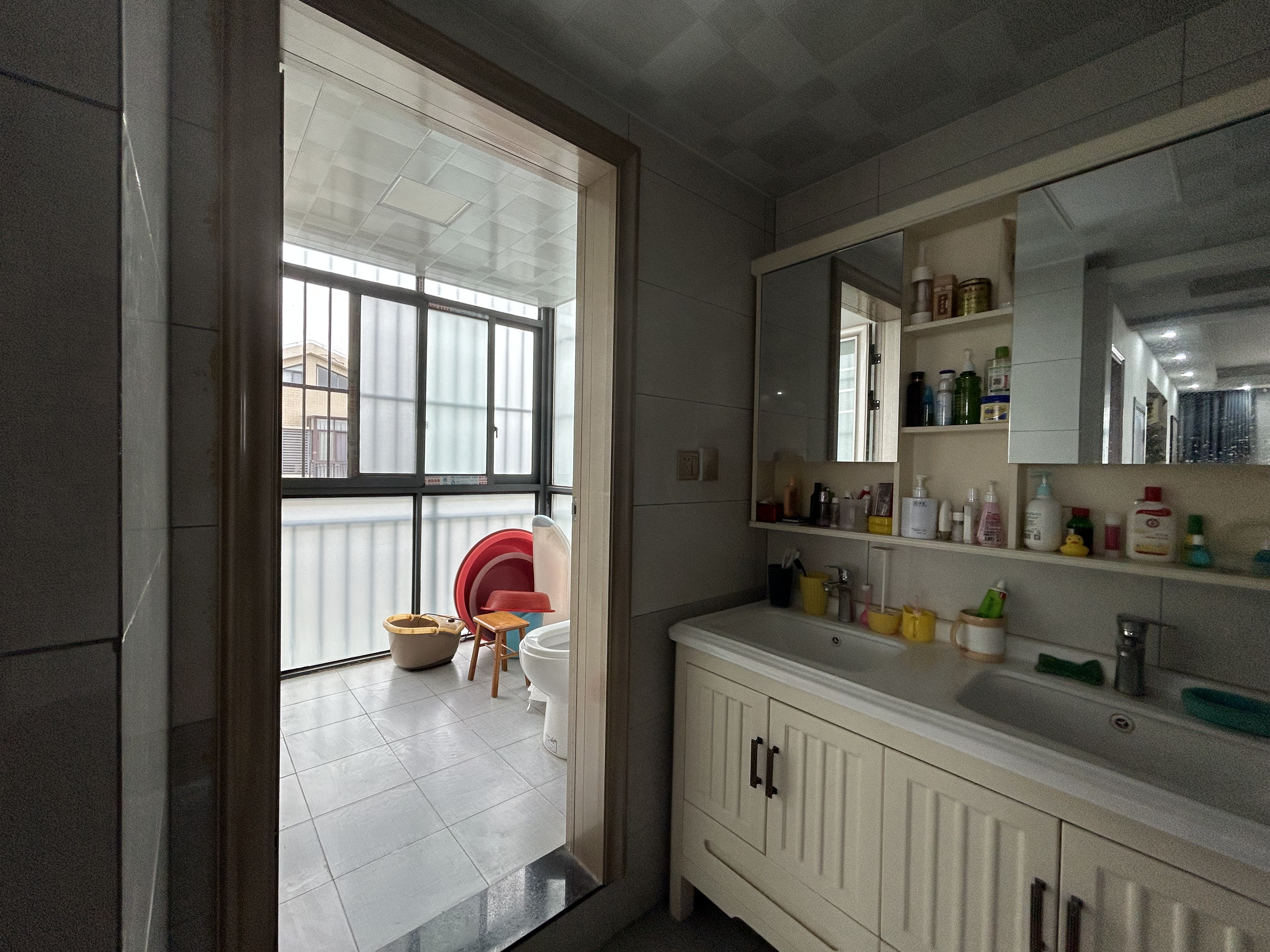 路安花苑.精装复式五房.房子成色新.看房方便