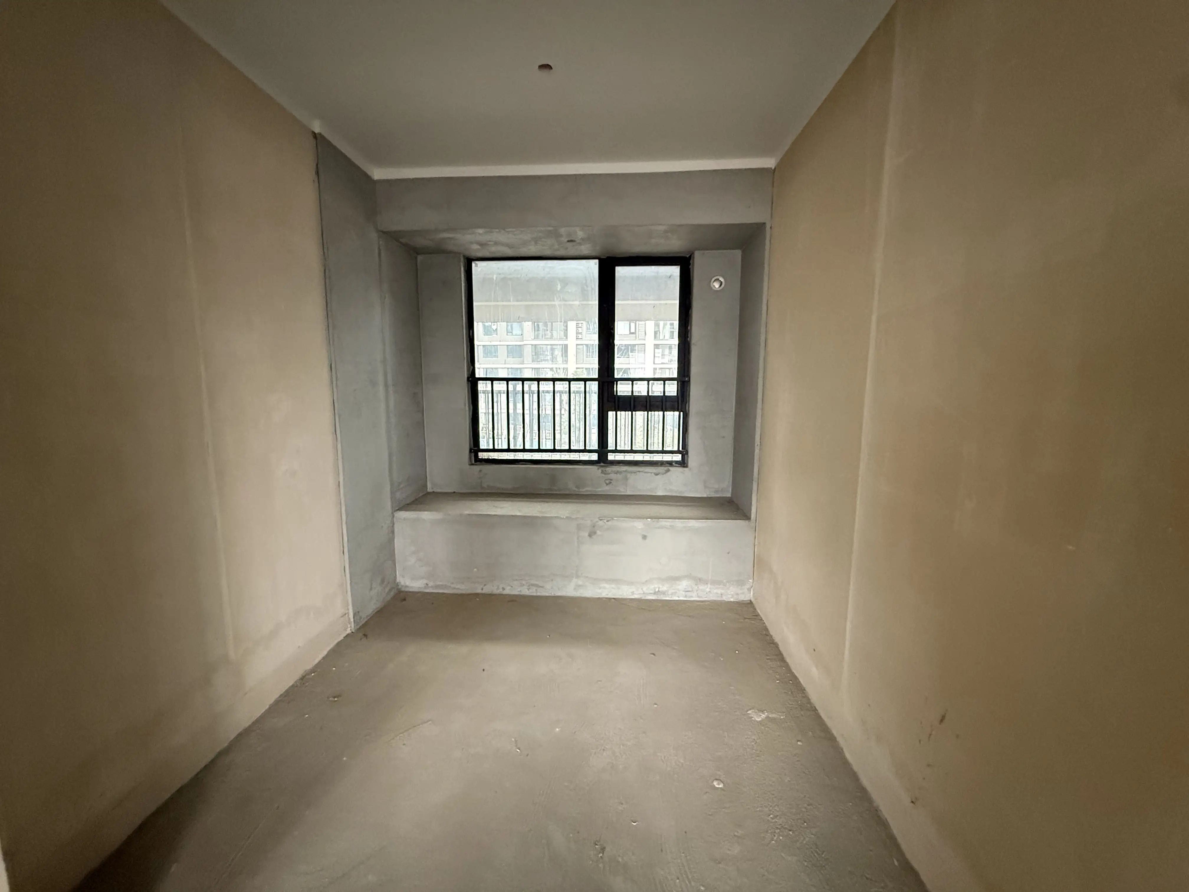 城南，吾悦，送露台，毛坯3房2卫，有证，看中可谈