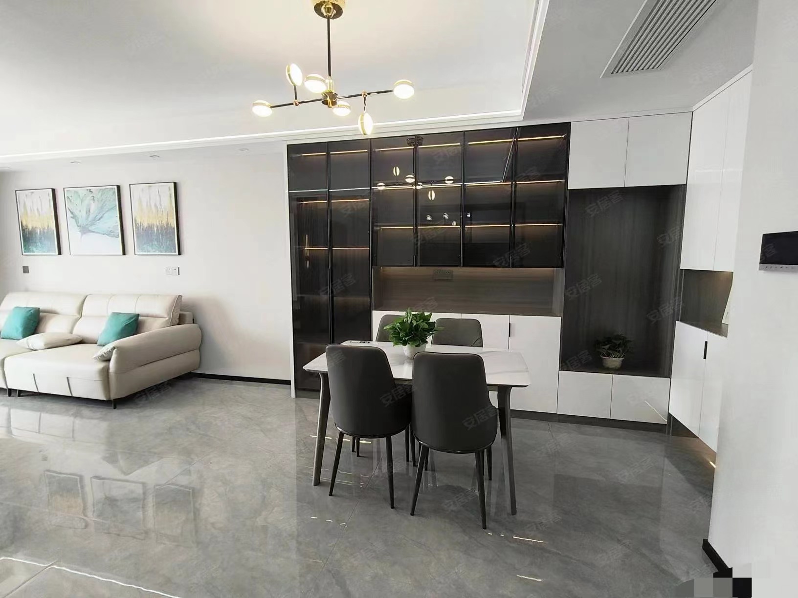 33，诚心出售，森林国际翡冷翠，全新精装三房，采光视野很好，满二