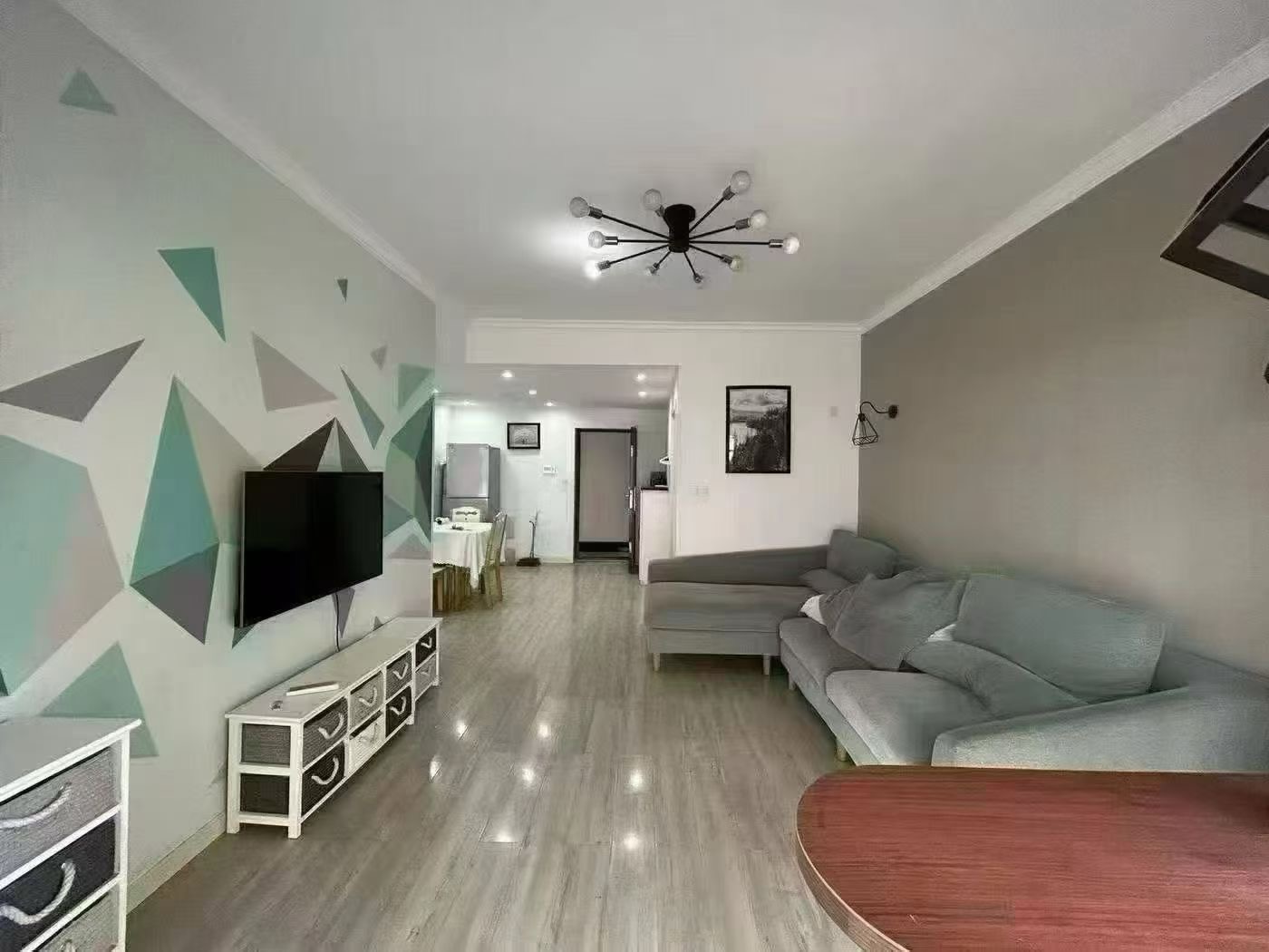 城西，满庭春，精装大两房， 电梯好楼层 ，证满二，诚心出售