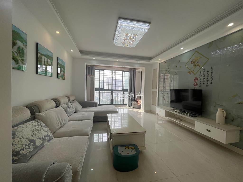 亏本出，城南新街，精装三房，单价5000，边户，南北通透，中间好楼层。老证