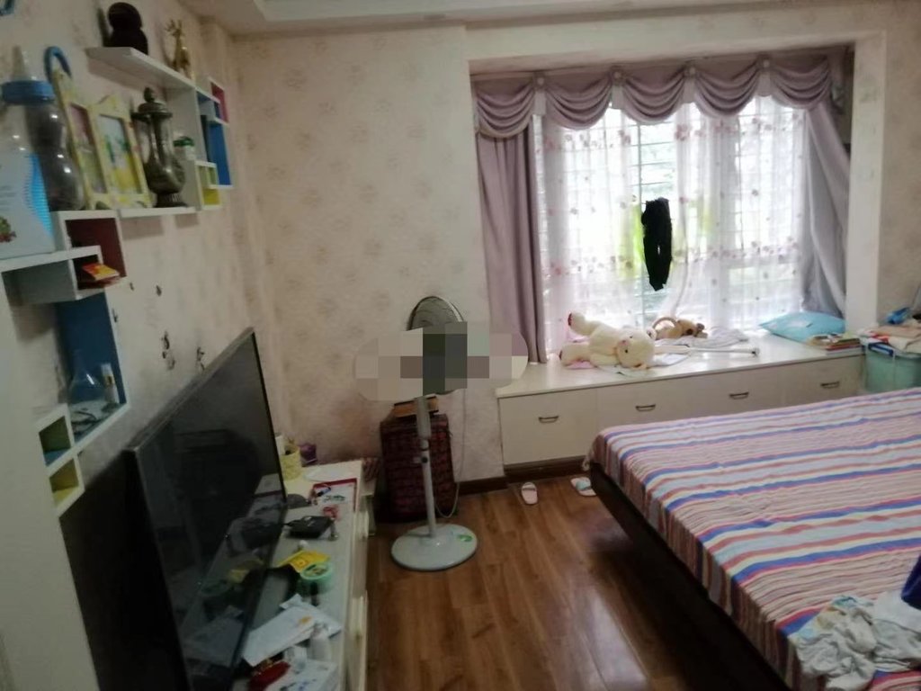 福星城比毛坯还便宜的房子！单价4400多,精装三房，房东诚心出售，证满二