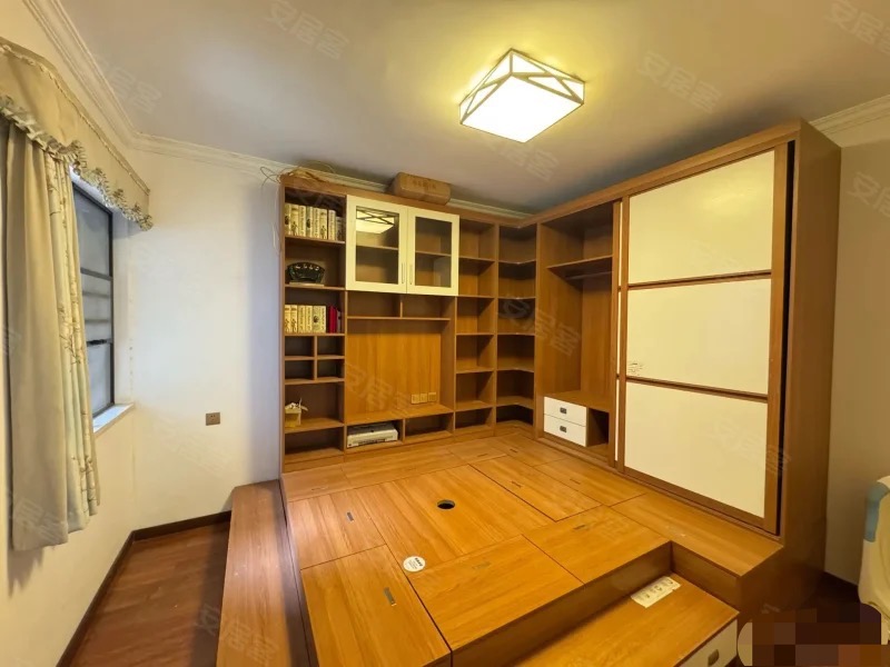 324，亏本出售，城南，元泰未来城，精装三房，9成新，中间楼层，证满二