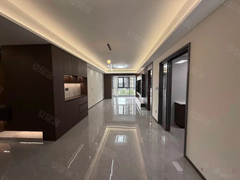 金科御府，全新精装3房2厅2卫，边户​，理想城新三中三小​，证件满二，送地下停车位